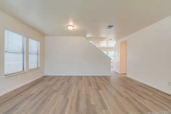 5915 WALNUT MILL DR, San Antonio, TX 78244-2509