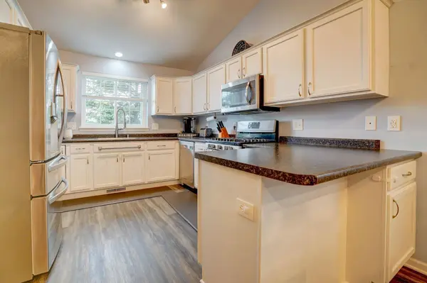 1086 School Street, Sun Prairie, WI 53590