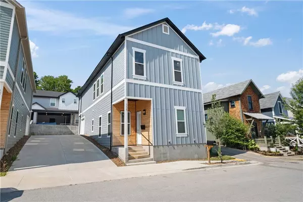 158 E South Street, Fayetteville, AR 72701