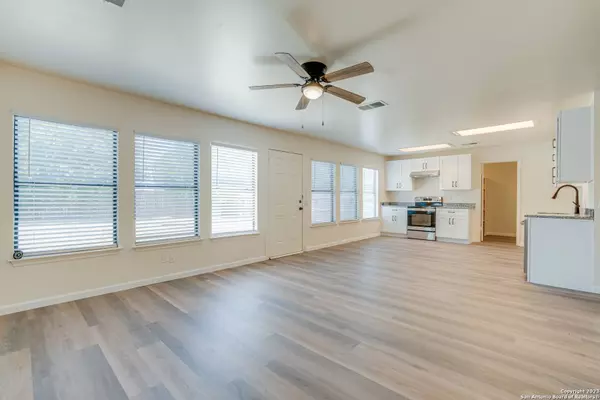 5915 WALNUT MILL DR, San Antonio, TX 78244-2509