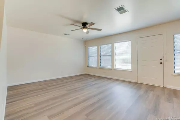 5915 WALNUT MILL DR, San Antonio, TX 78244-2509