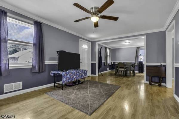 228 E 7Th Ave, Roselle Boro, NJ 07203