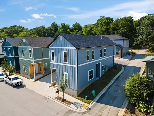 158 E South Street, Fayetteville, AR 72701