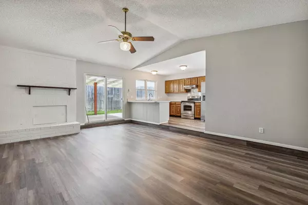 1909 Bedrock Lane, Arlington, TX 76006