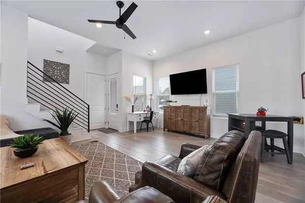 158 E South Street, Fayetteville, AR 72701