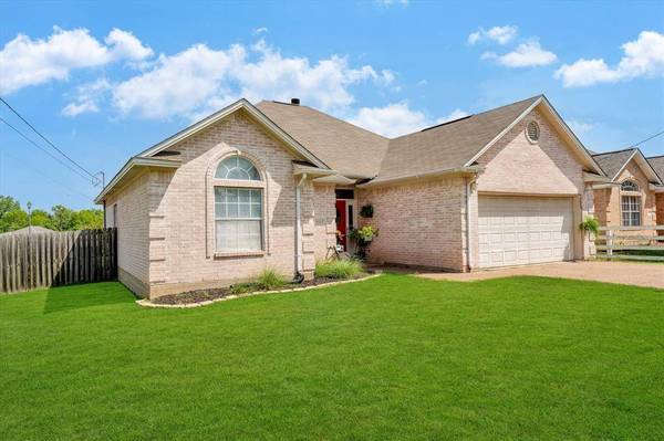 402 W School ST, Madisonville, TX 77864