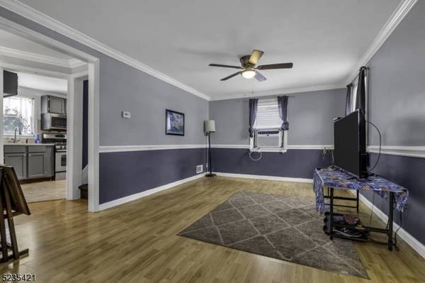 228 E 7Th Ave, Roselle Boro, NJ 07203