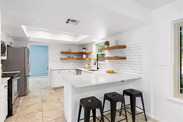 1204 Saint Williams Ave, Round Rock, TX 78681