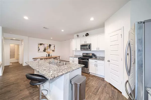 3922 Hawaiian CT, Baytown, TX 77521