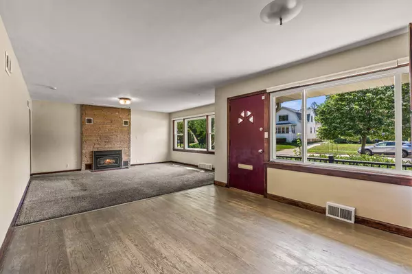 816 S 90th St, West Allis, WI 53214