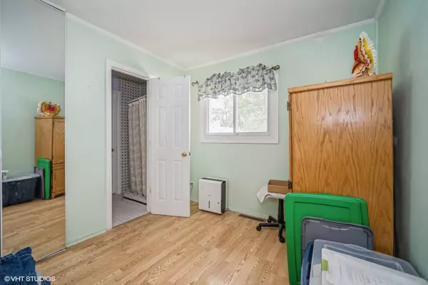 670 S MERLE LN, Wheeling, IL 60090