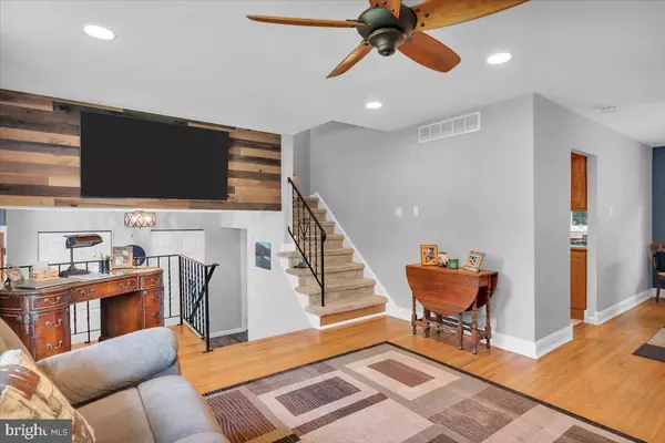 11 LAMP POST LN, Cherry Hill, NJ 08003