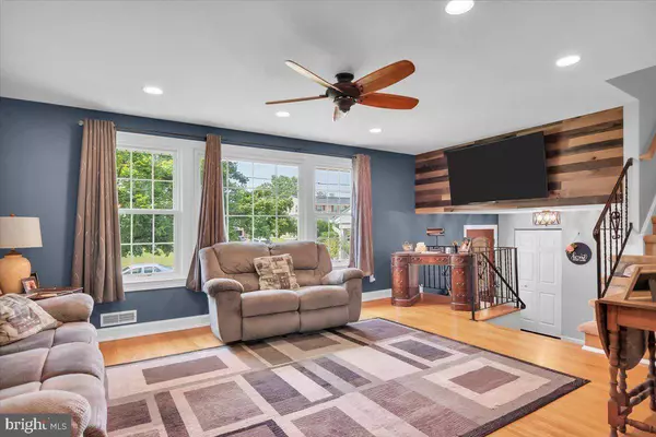 11 LAMP POST LN, Cherry Hill, NJ 08003