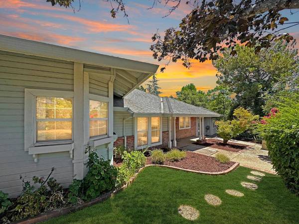 860 Holly Hills DR, Auburn, CA 95603