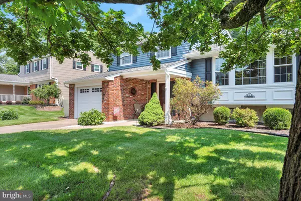 11 LAMP POST LN, Cherry Hill, NJ 08003