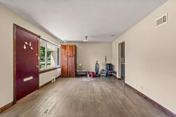 816 S 90th St, West Allis, WI 53214