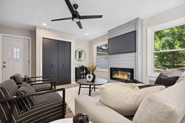 5724 Moore Lake DR W, Fridley, MN 55432