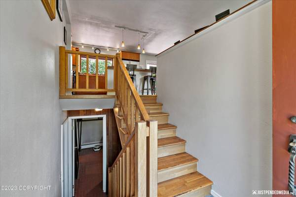 2505 Loussac DR, Anchorage, AK 99517