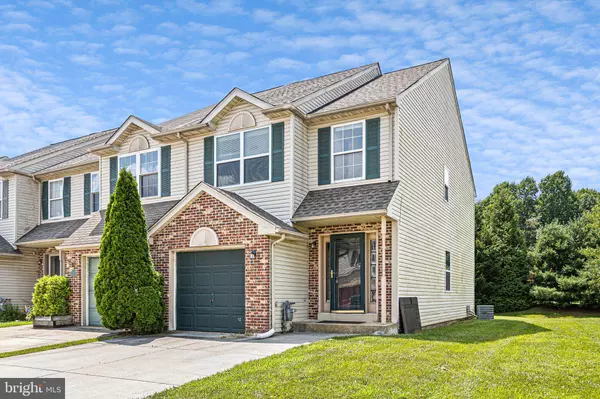 10 WOODCREST CT, Newark, DE 19702