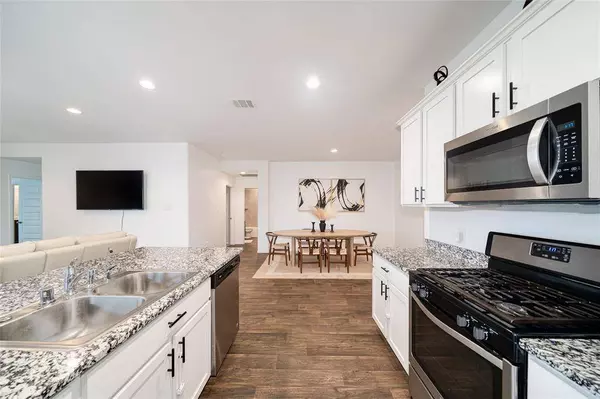 3922 Hawaiian CT, Baytown, TX 77521