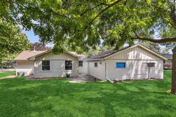 5724 Moore Lake DR W, Fridley, MN 55432