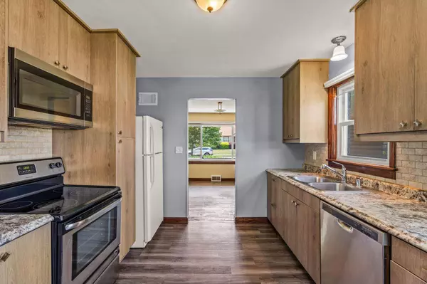 816 S 90th St, West Allis, WI 53214