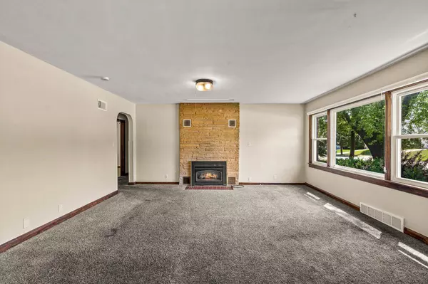 816 S 90th St, West Allis, WI 53214