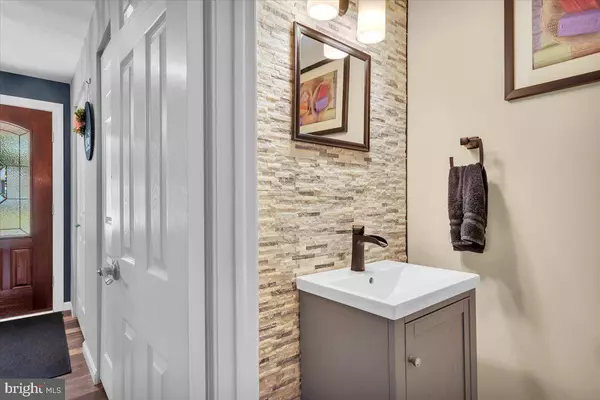 11 LAMP POST LN, Cherry Hill, NJ 08003