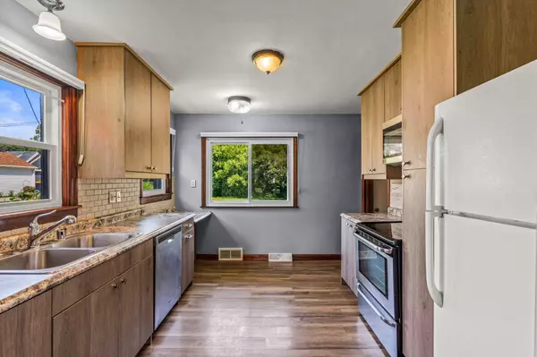 816 S 90th St, West Allis, WI 53214