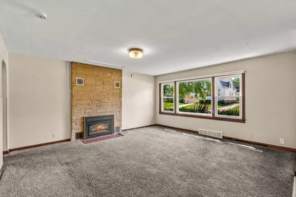 816 S 90th St, West Allis, WI 53214