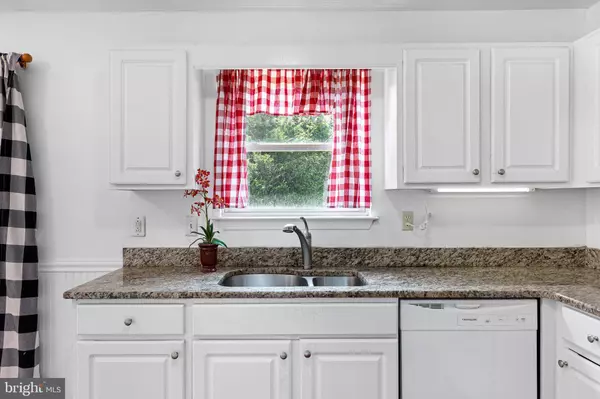 10 WOODCREST CT, Newark, DE 19702