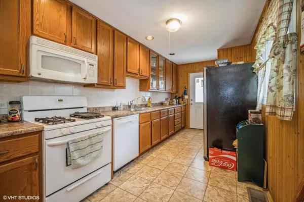 670 S MERLE LN, Wheeling, IL 60090