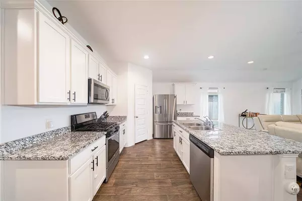 3922 Hawaiian CT, Baytown, TX 77521