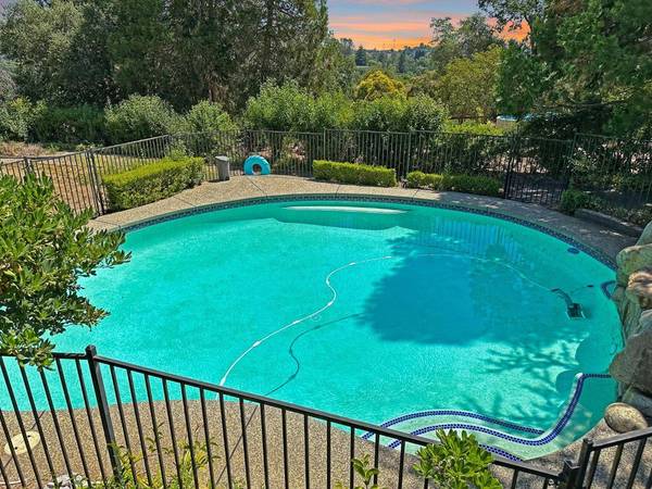 860 Holly Hills DR, Auburn, CA 95603