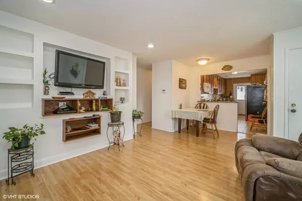 670 S MERLE LN, Wheeling, IL 60090