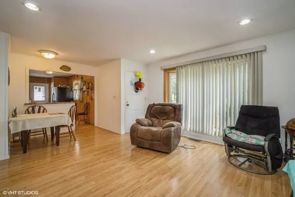 670 S MERLE LN, Wheeling, IL 60090