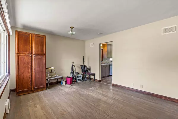 816 S 90th St, West Allis, WI 53214