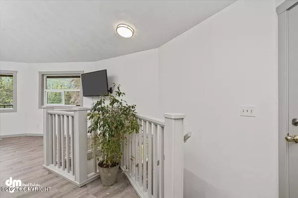 5525 Hiland RD, Eagle River, AK 99577