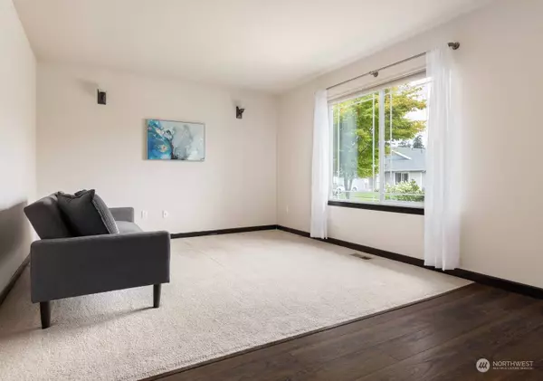 1099 NW Longview DR, Oak Harbor, WA 98277