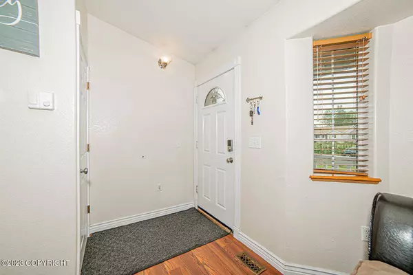 1137 S Katie CIR, Palmer, AK 99645