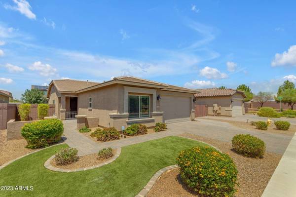 92 W STRAWBERRY TREE Avenue, San Tan Valley, AZ 85140