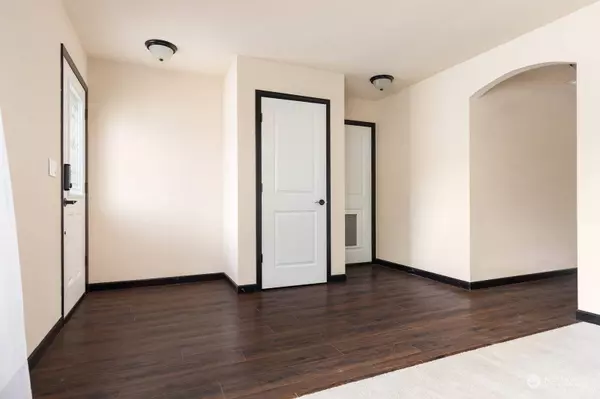 1099 NW Longview DR, Oak Harbor, WA 98277