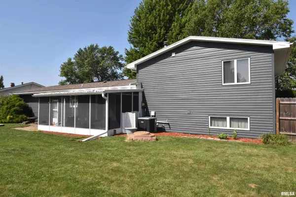 1691 MONROE ST, Galesburg, IL 61401