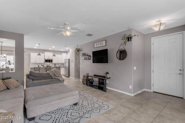 92 W STRAWBERRY TREE Avenue, San Tan Valley, AZ 85140