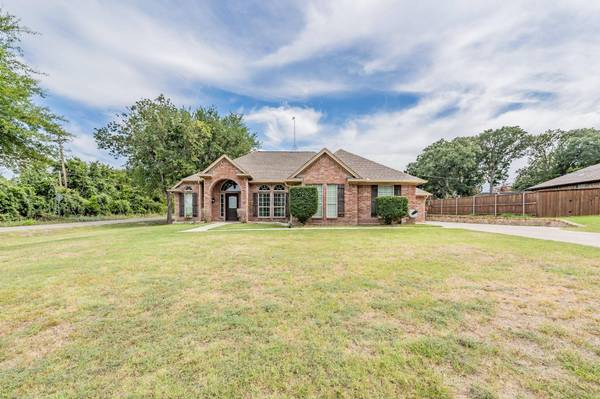 940 Herby Del Trail, Azle, TX 76020