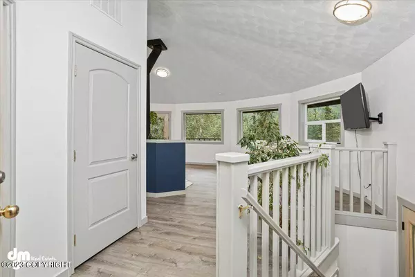 5525 Hiland RD, Eagle River, AK 99577