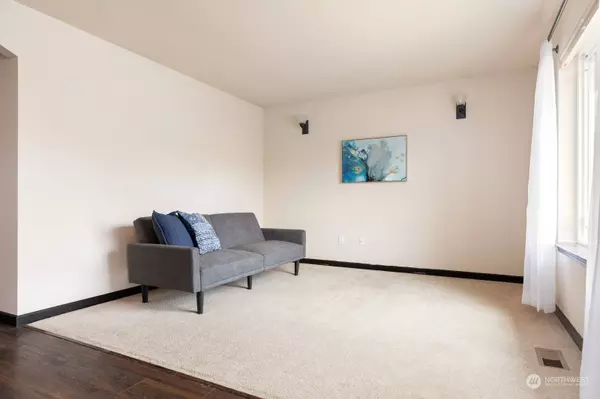 1099 NW Longview DR, Oak Harbor, WA 98277