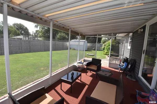 1691 MONROE ST, Galesburg, IL 61401