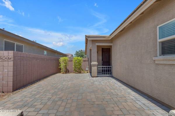 92 W STRAWBERRY TREE Avenue, San Tan Valley, AZ 85140