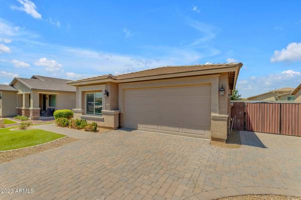 92 W STRAWBERRY TREE Avenue, San Tan Valley, AZ 85140